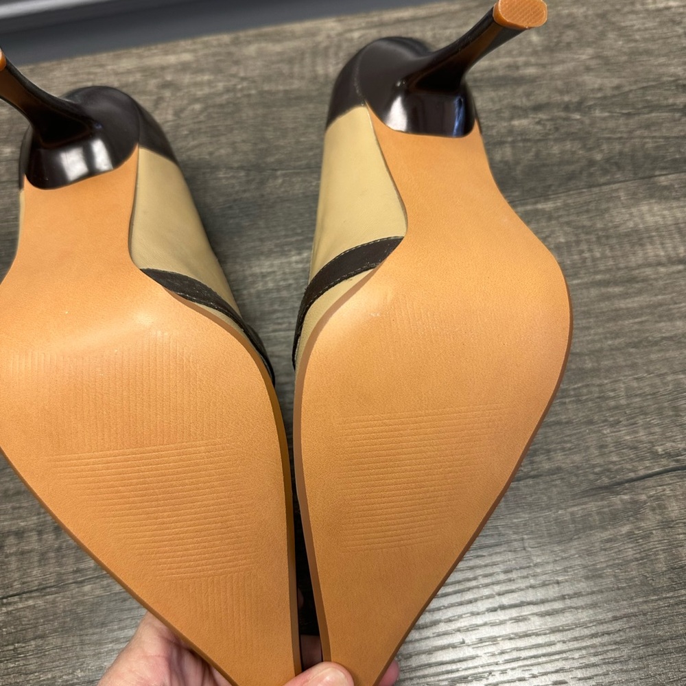 N.Y.L.A. Two-Tone Beige and Black Pointed Mary Jane Buckled 4” Pumps NWB - Picture 6 of 9